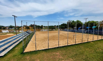 Ulisses cobra manutenção em instalações esportivas do Lago Azul em Araputanga