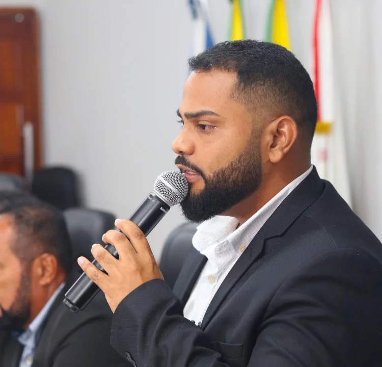 Ulisses aponta gasto milionário com madeiras e situação caótica de ponte em Araputanga