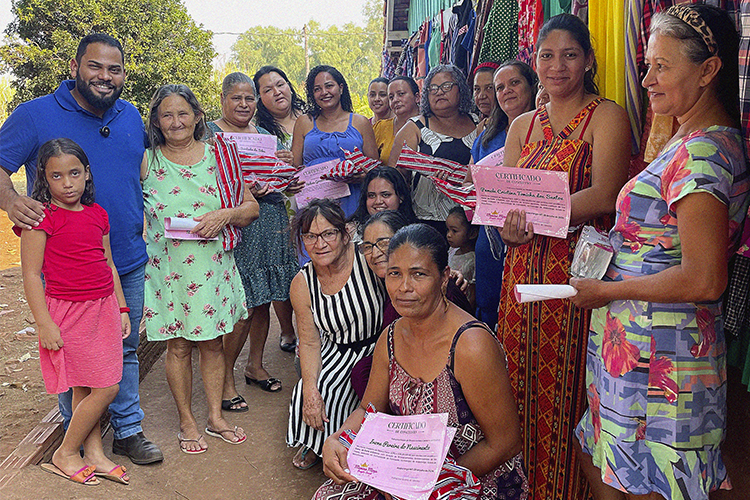 Curso de corte e costura é realizado com sucesso na comunidade de Farinópolis, em Araputanga
